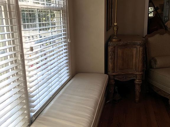 5 rooms have window seats