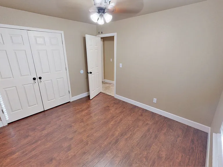 806 Brook Dr — Photo 8