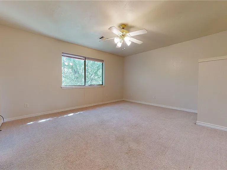 1915 Pine Tree Dr #A — Photo 17