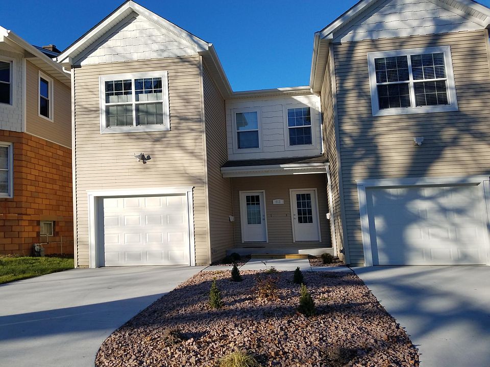 Front Driveway and entrance to Unit B (right side)