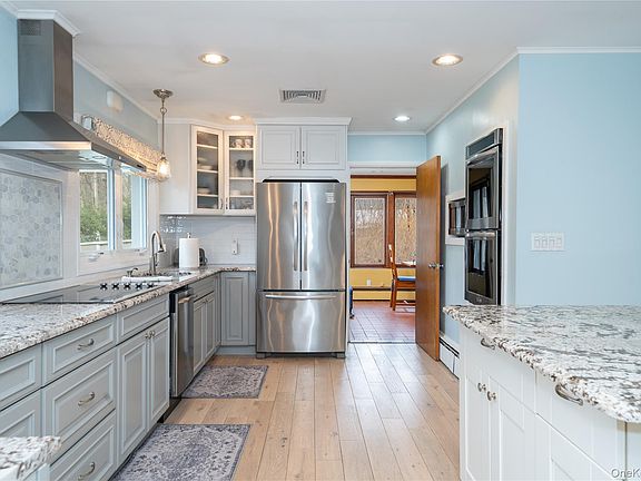 3rd image of 65 Townsend Road