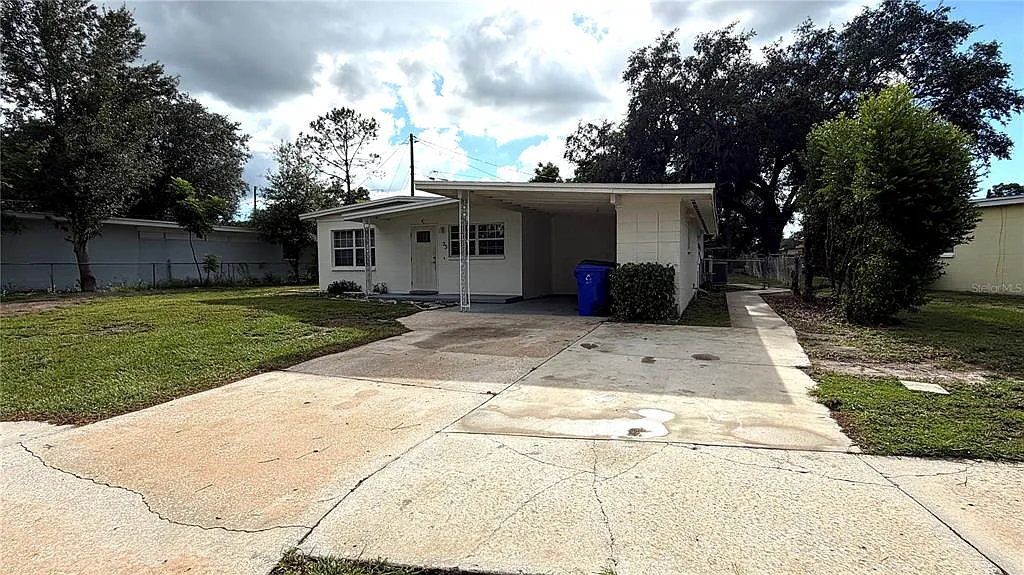 4 bed, 2.0 bath, 1294 sqft, $2,150 — Photo 2