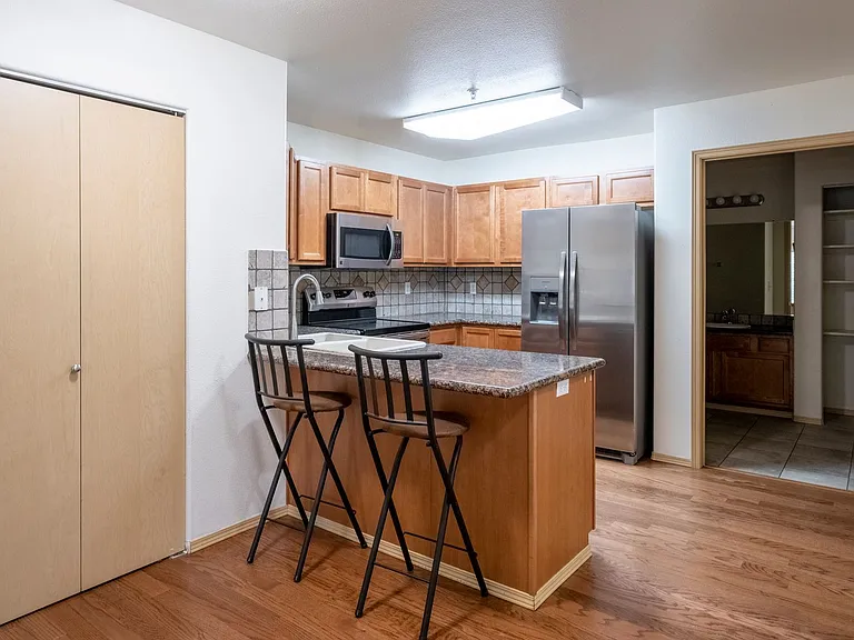 304 N Greensferry Rd #208 — Photo 4