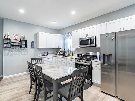 4th image of 105 Metcalf St #1