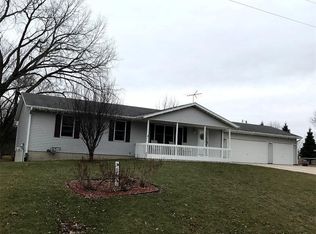 102 Pike Ct, Pella, IA 50219