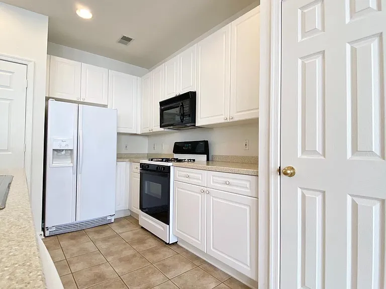 2663 Manhattan Pl #304 — Photo 25