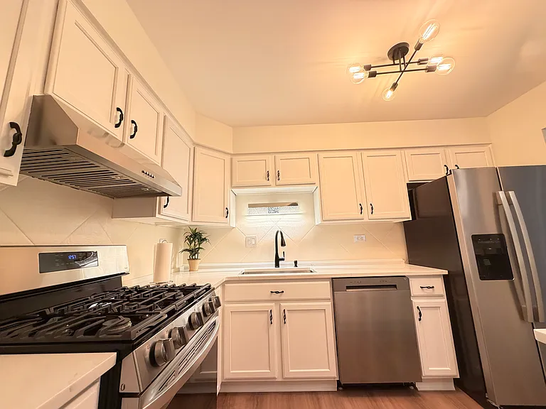 7353 Blackburn Ave #206 — Photo 10