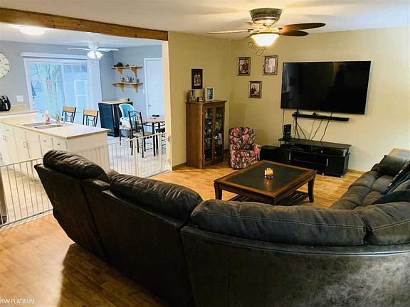 3rd image of 284 Bennett Dr