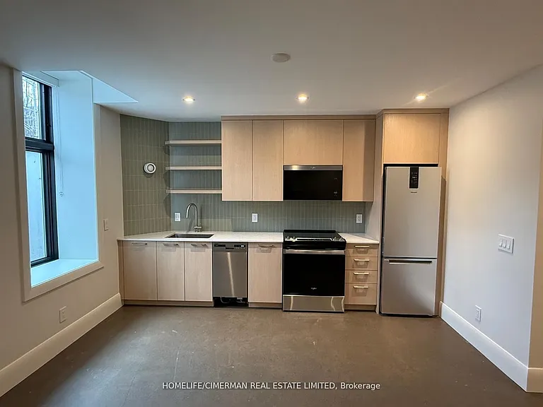328 Palmerston Blvd #LOWER — Photo 1