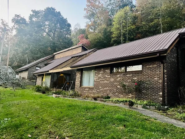 256 Cherry Hill Ln, Hagerhill, KY 41222