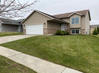 2703 Oshkosh Ln NW, Rochester, MN 55901