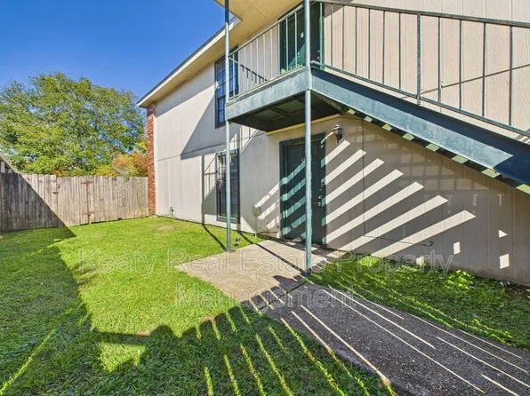 110B Country Ln, Lafayette, LA 70508