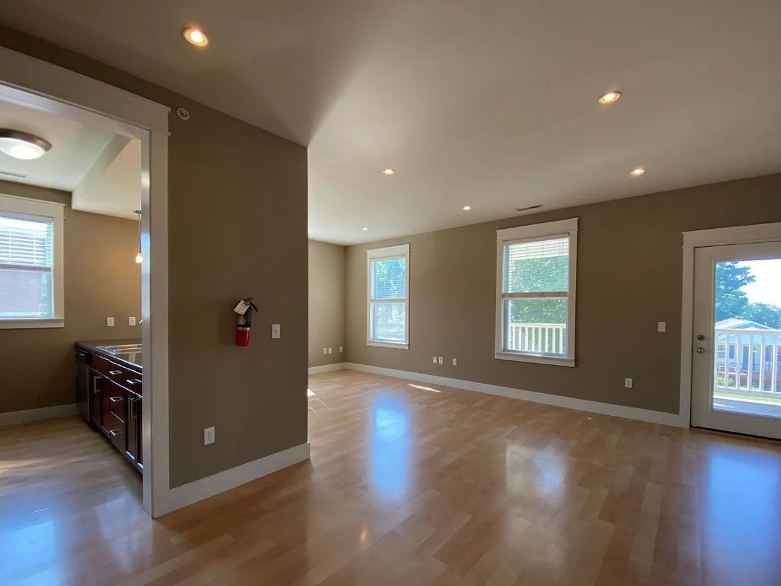 Modern & Spacious 2 Bed, 2 Bath *August 2025* — Photo 4