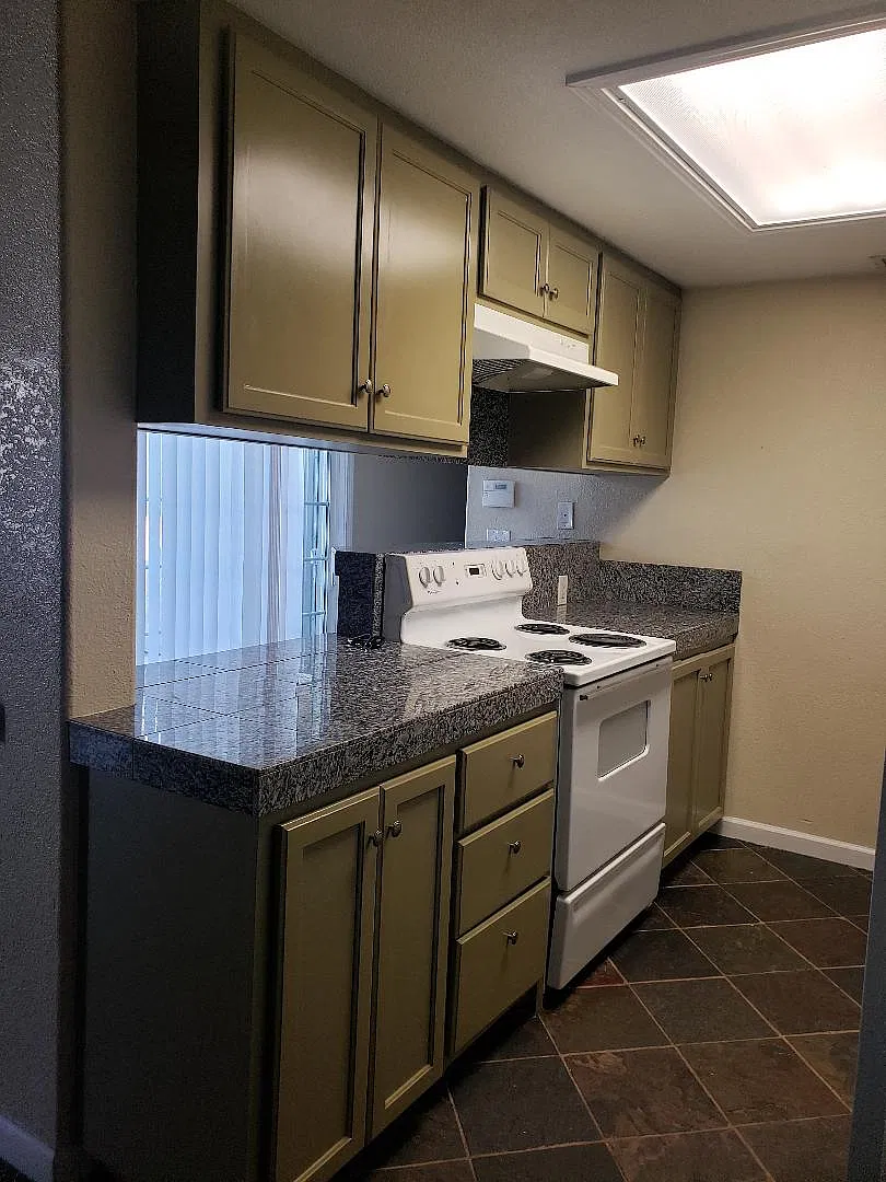 3 bed, 1200 sqft, $2,375 — Photo 4