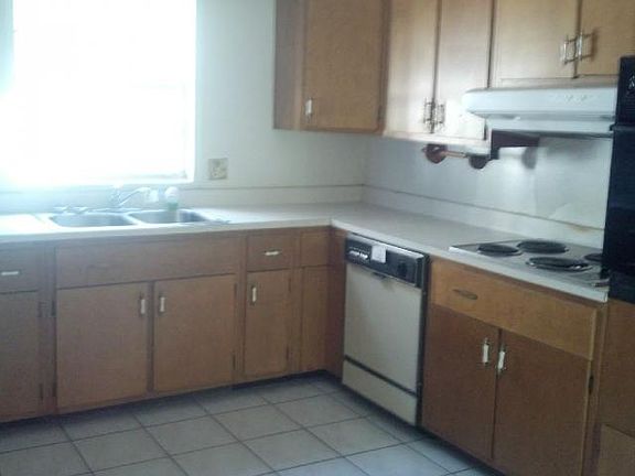 3rd image of 205 Oakland Dr