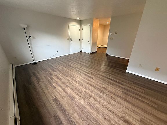 5th image of 1008 E 9th Ave APT B