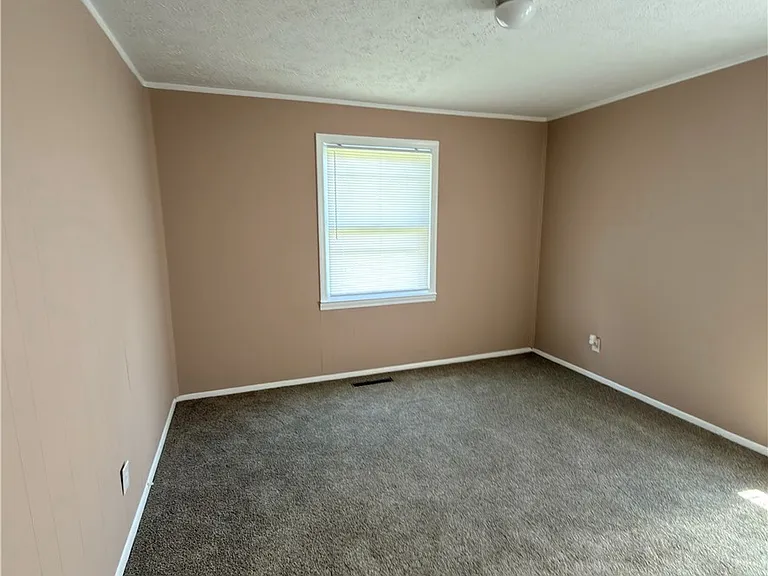 200 Roxie Ave — Photo 16