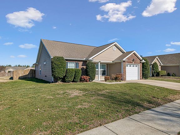 3rd image of 1467 Woodside Dr