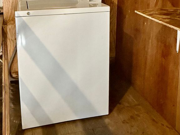 4th image of 235 Elm St APT 1B