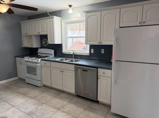 3 Sunset Dr, Woodland Park, NJ 07424