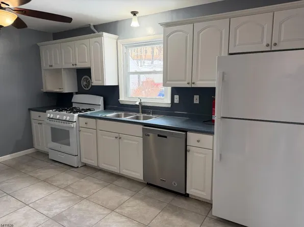 3 Sunset Dr, Woodland Park, NJ 07424