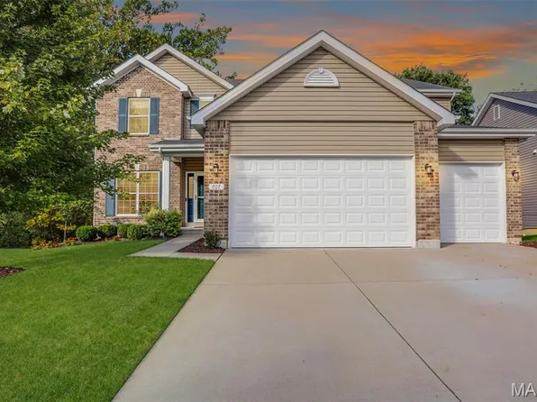 707 Fallen Hickory Dr, Lake Saint Louis, MO 63367