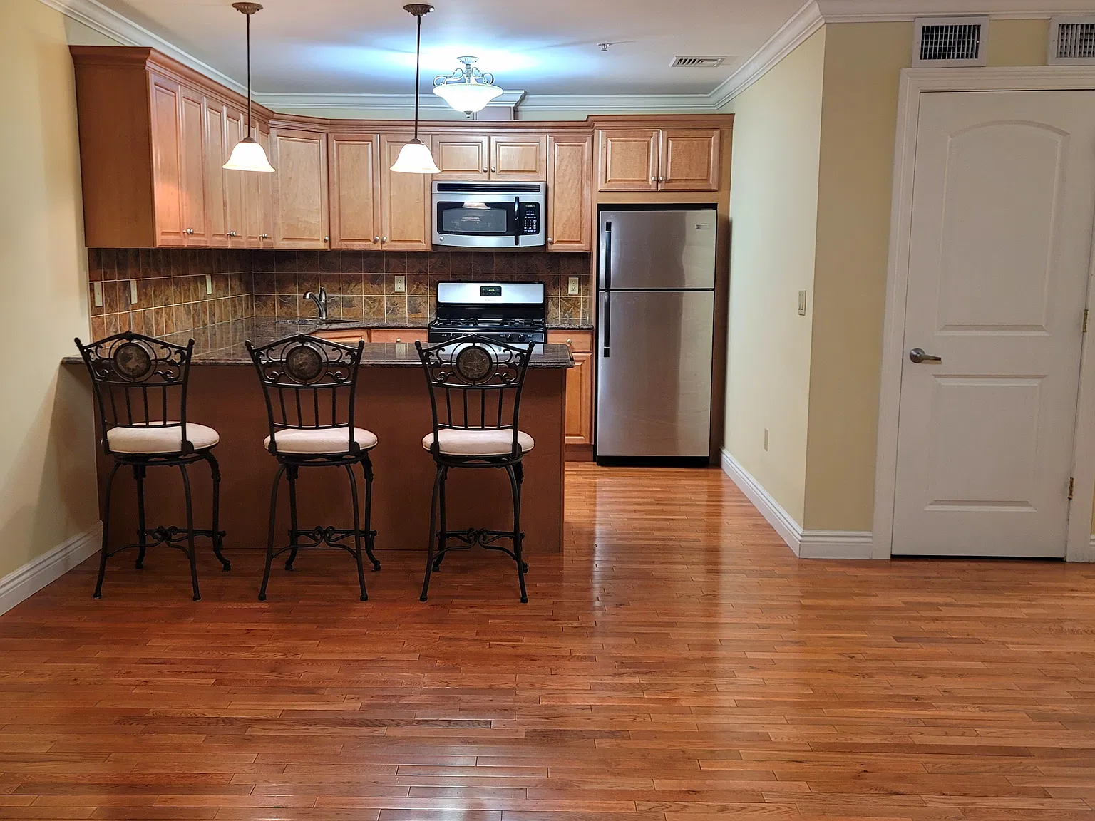 Franklin Ave, Nutley — Photo 2