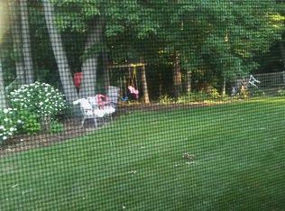 28 S Shore Dr, Springfield, MA 01118