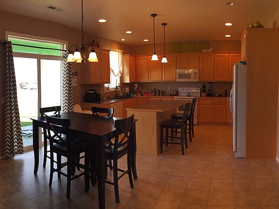 Kitchen dining room