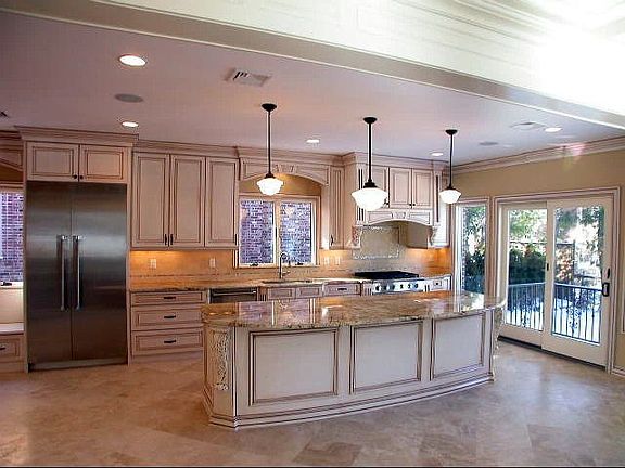 4th image of 239 Riverdale Dr