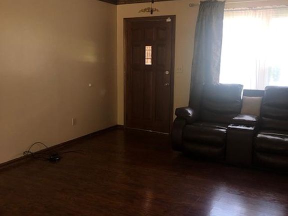 2nd image of 707 Theresa Ct