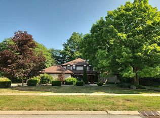 27746 Royal Forest Dr, Westlake, OH 44145