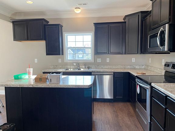 4th image of 3010 Dominion Dr
