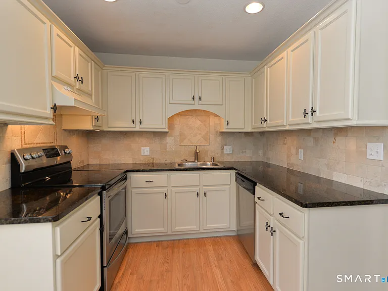 986 Heritage Vlg #A — Photo 3