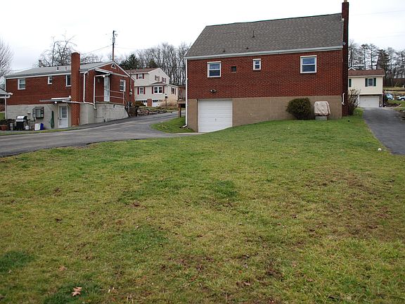 3rd image of 124 Meadow Dr
