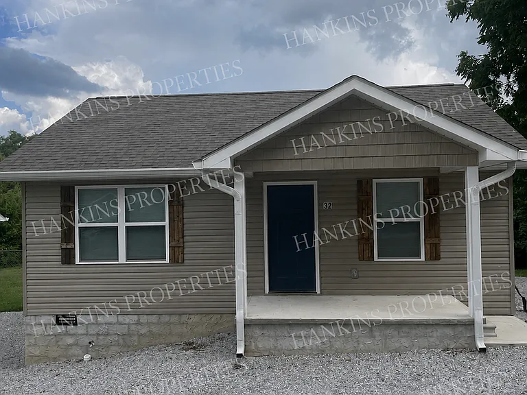 32 Hickory Hill Ln — Photo 1