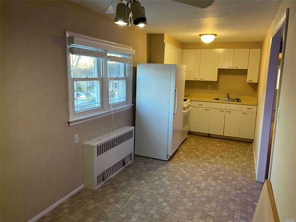 4th image of 205 E John St #205