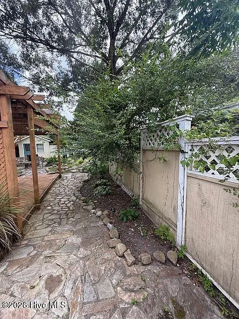 3 bed, 2.0 bath, 2268 sqft, $1,750 — Photo 4