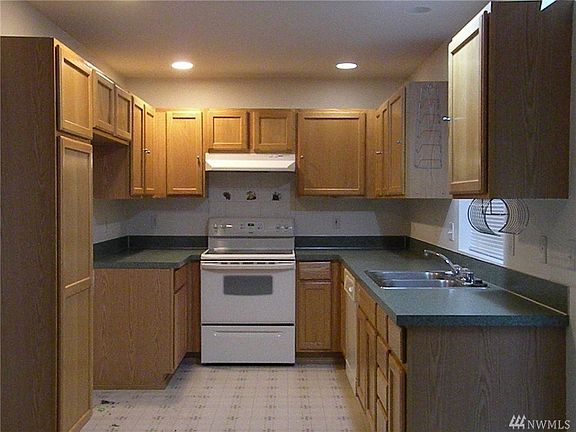 3rd image of 1113 NE Beaumont Ln