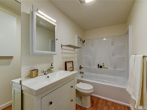 5th image of 11208 NE 68th St APT 111