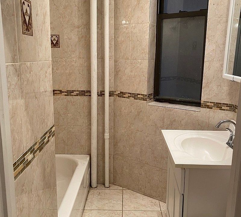 1st image of 640 Warren St #3RR