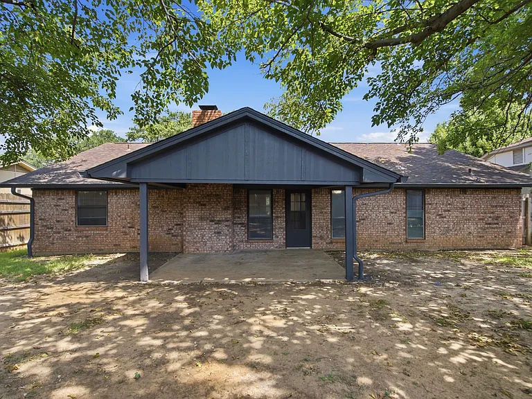 2223 Sierra Dr — Photo 24