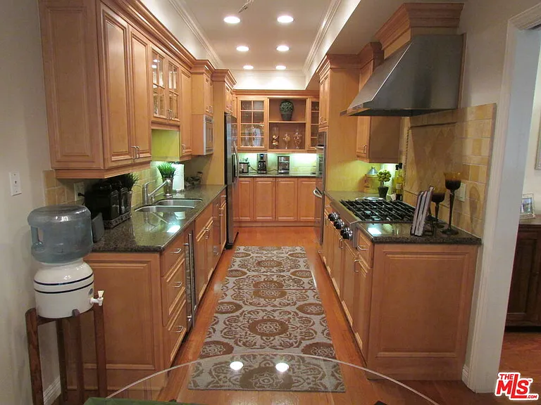 1550 Greenfield Ave #201 — Photo 4