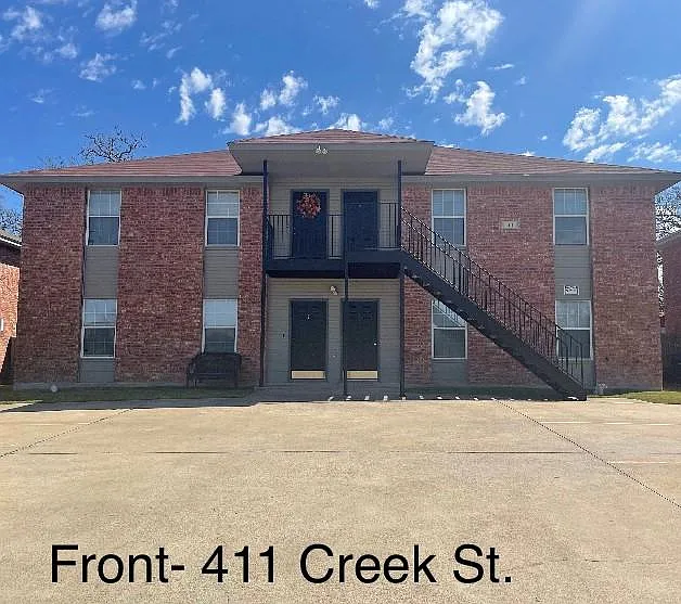 411 Creek St — Photo 2