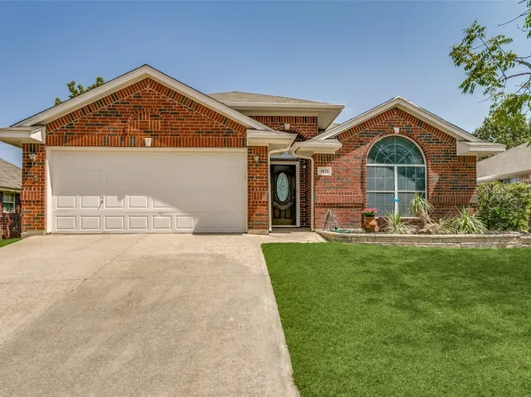 3821 Berrybush Ln, Fort Worth, TX 76137