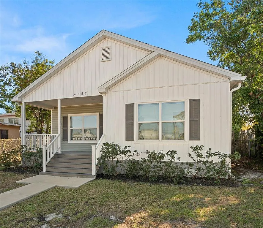 4 bed, 2.5 bath, 1920 sqft, $2,850 — Photo 2