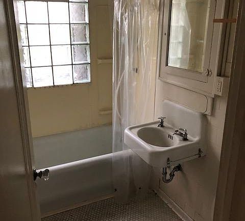 3rd image of 1321 E 1st St APT 214