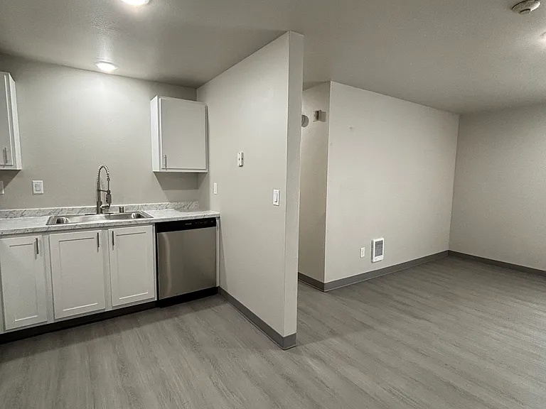 Chambers Crest Apartments — Photo 60