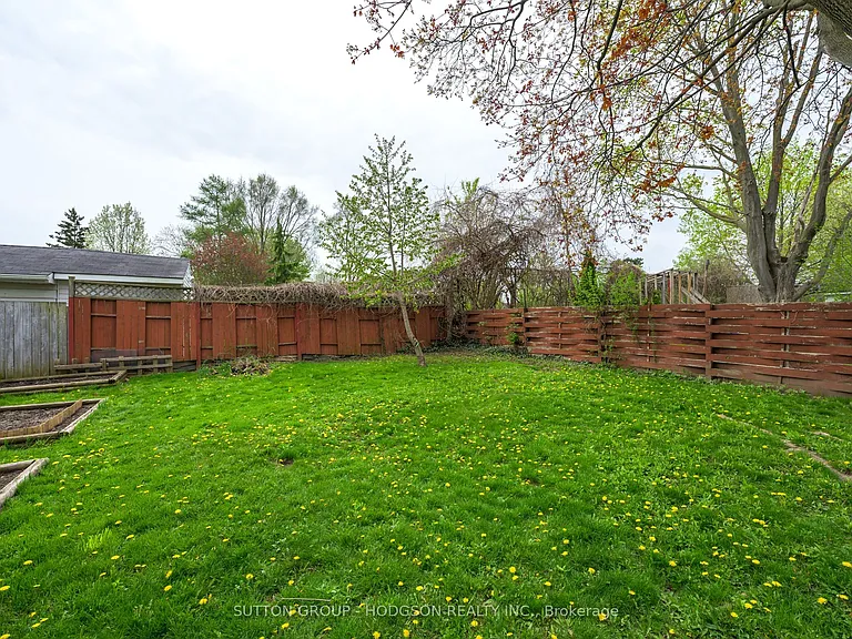 111 Lincoln Pl — Photo 15