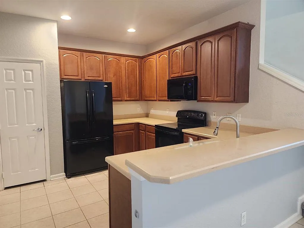 3 bed, 3.5 bath, 2036 sqft, $2,350 — Photo 3